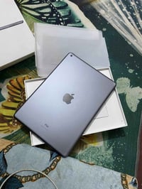 ايباد ٩ • ٦٤ • ملحقات كاملة