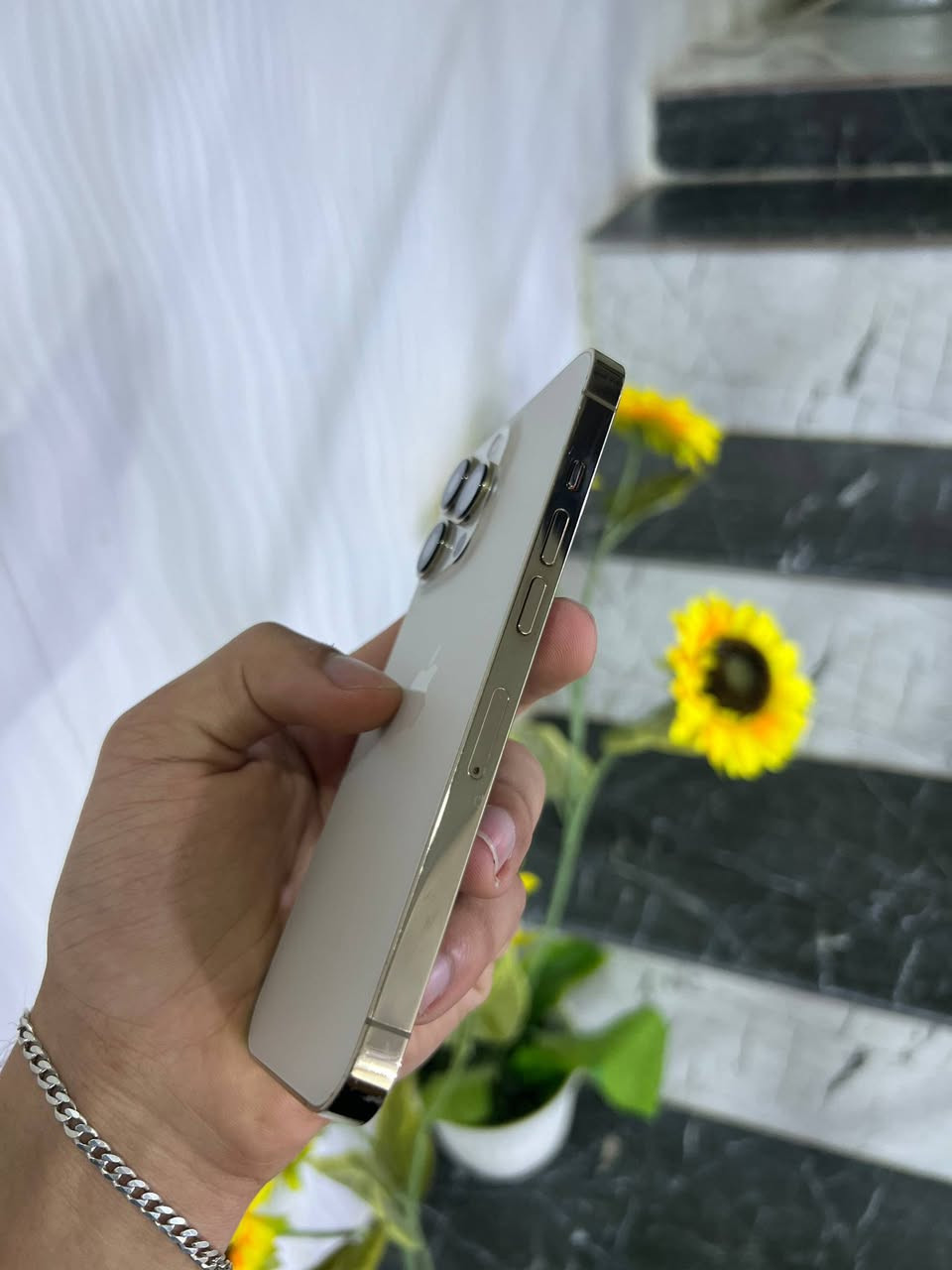 سلام عليكم حبايبي جهاز فول نضافة ايفون 13 برو فقط مو برو ماكس                                          بطارية 79 🔋 بدون تبديل أو ترفيع 
ذاكرة 256 📱العملاقة 
أمريكي بدون أي قطعة تبديل 
الجهاز شوفة عينك النضافة كدامك
العنوان (البصرة_القبلة)
الرقم *********** 
السعر 550 💵 وبي مجال بسيط
