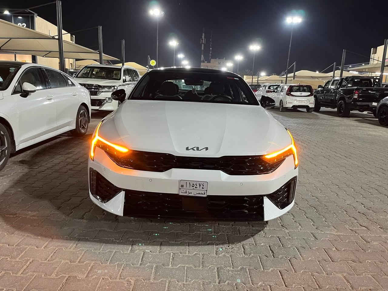 K5 gt line موديل 2025
١ محرك 2500 تنفس طبيعي 

٢ الون أبيض

٣ بصمه 

٤ بنوراما 

٥سايد بريك بصمه 

٦مثبت سرعه 

٧نضام ABS 

8مانع انزلاق 

٩ حساس اطارات 

١٠ بك لايت لد

١١ شاشه متصلة كبيره 

١٢كشافات اماميه 

١٣شاشه اعطال. 

١٤ رادار امامي وخلفي وجانبي 

١٥ مراقبه نقطة عمياء 

١٦ اشاير بالمري 

١٨كشنات جلد 

١٩ مقاعد تدفئة + تبريد + تدفئة ستيرن

٢٠ مقاعد كهرباء 

٢١ شاحن واير ليس

٢٢  وضعيات قياده ٤ 

٢٣ابل كار بلي + بلوتوث + aux + usb 

٢٤ فول تحكم ستيرن 

٢٥ كير اوتو + عادي 

٢٦ اوتو هولد 

٢٧خريطه 

٢٩التشغيل عن بعد 

٣٠ستيرن حرف D 

٣١ بوصله + خريطة

٣٢ دفع رباعي اوتو  السيارة جدا رزنه بالشارع تمشي 120 ولا تحس انت ماشي 120 ما شاء الله تبارك الرحمن

السيارة مكفولة من الصبغ ( الضرر امامي خفيف جداً ) ما واصل للراديتر ((السيارة مرقمة الصور شوية قديمه)) 

السعر 215 ورقه بيها مجال الجيتك

رقمي   ***********
