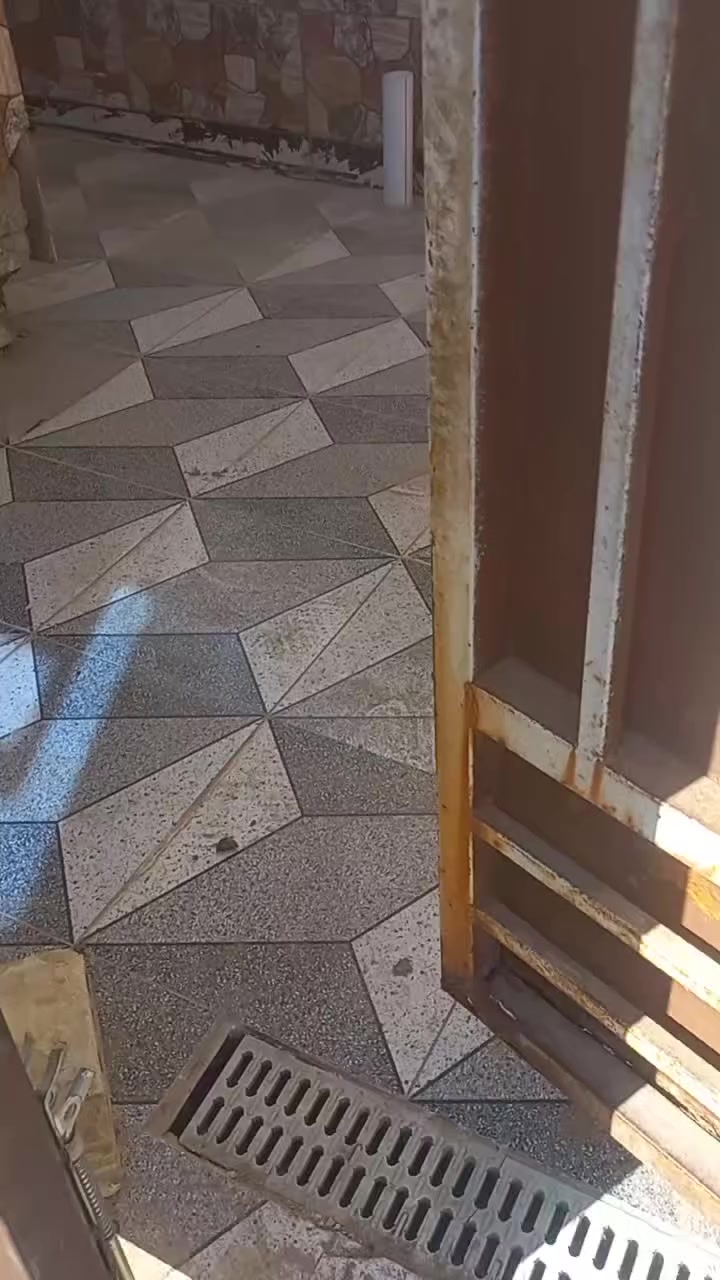 بيت للايجار مساحه ١٢٠ متر طابق واحد حي الغدير مقابل مدرسة ابو طالب بيه غرفه واستقبال وصاله وحمام داخلي وصحيات خارجيه بناء متوسط  للاستفسار خاص السعر ٢٧٥  للا ستفسار 
***********
