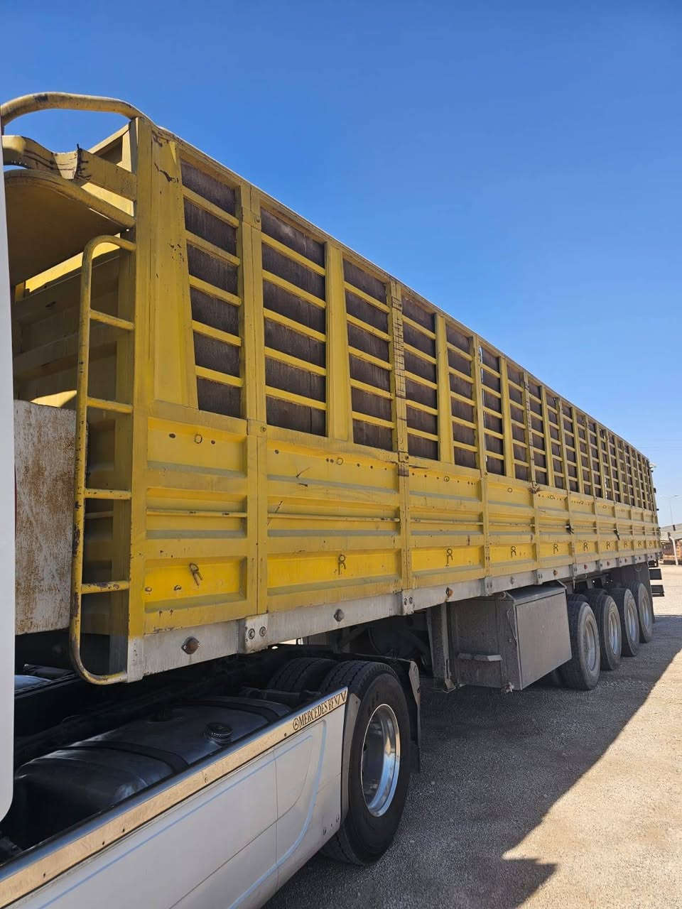 عربانه جناب 13/60 شاصي حدادي حجم 16 اربع دناكير صيني تايرات نص عمر السعر 150 وبيه مجال متواجد في معرض بغداد الحديث  العنوان الانبار الرمادي منطقه الشراع الخط السريع للتواصل ***********
