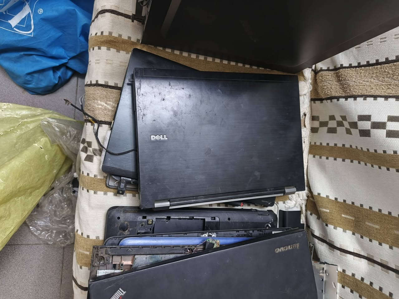 للبيع شلع بيهن شاشات شغاله وبيهن بورات بسعر مناسب ***********
