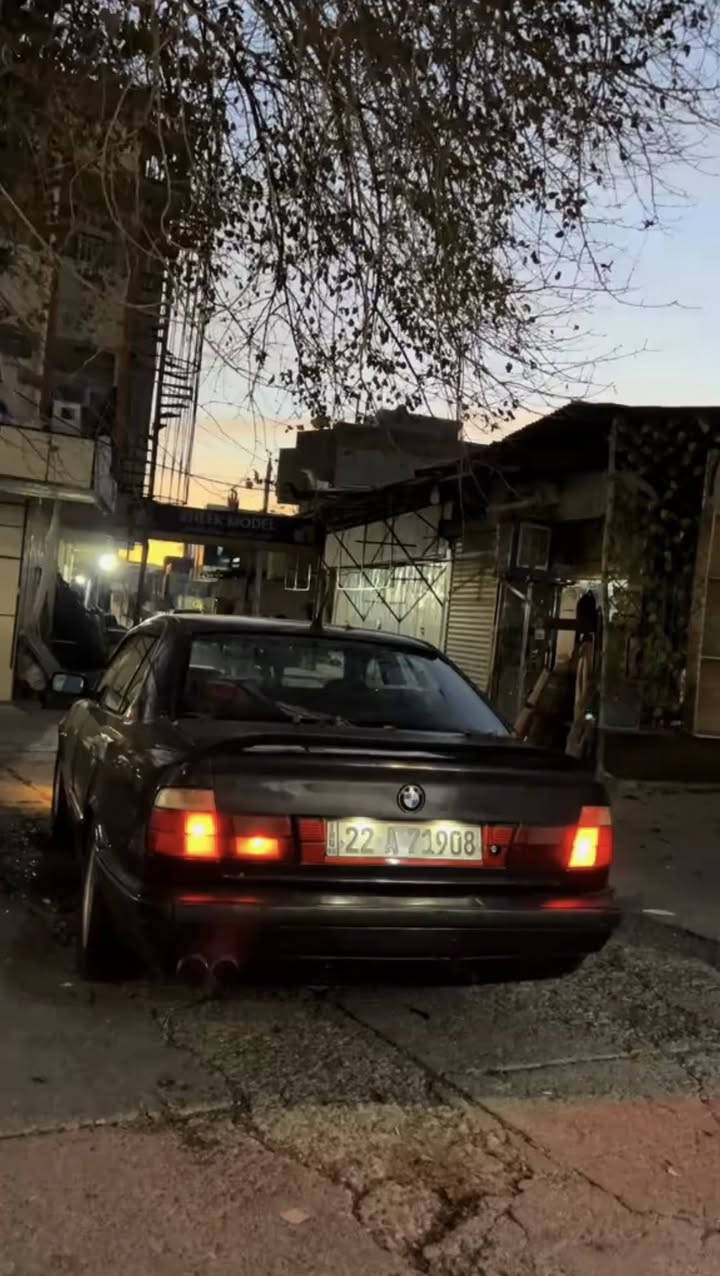 سلام عليكم
اخواني BM للبيع 

مكينه 525 كبس هيكل 20 

موديل 1990 

كير مكينه خير من الله 

اكسل جديد 3.23 يعني مكينه مرتاحه رون انسى 

ABS 

مسويلها ادامه كامله من بلكات مجاول حساس صالنصه دهن الكير فلتر كير نوزلات حتى فلتر مكينه كله جديد فلتر بانزين 

بيها شاشه ودركه جديدات 

راديتر جديد انسى الحماوه 

تبريد شغال ثلج خير من الله 

لايت منظومه زنون ماشاءالله 

ويل مشبك جديد شرط الاصلي 

بيها نواقص شغلات بسيطه شراي ميختلف عليها يتصل عليه وافهمه 

سعرها 62 وبيها مجال للشراي وعليها غرامات مليون و 180ينزل من سعرها واني بالخدمه 

هذا رقمي *********** اتصال 

واتساب
