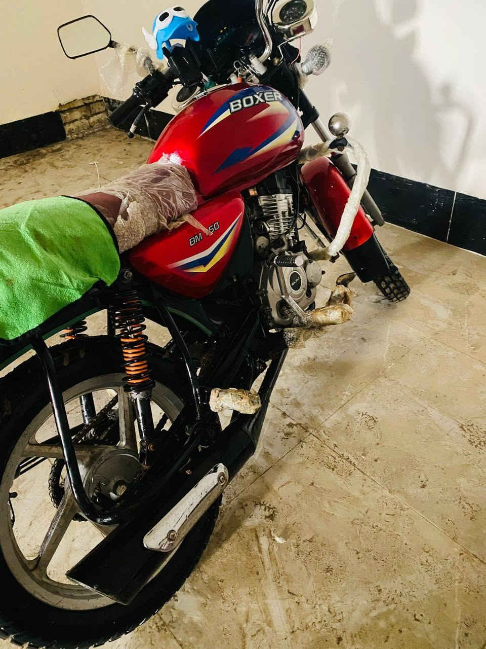 معرض عزام الخويلدي
مكاني ناصريه قلعه سكر
***********
بوكسر اللبيع موديل 2017 بيها خيط بخار قليل كلش 
سعرها ٧٥٠ قفل 🔒
وراق اصليه شرط ترقيم
دراجه كامله مكمله ما ذب عليها الف
