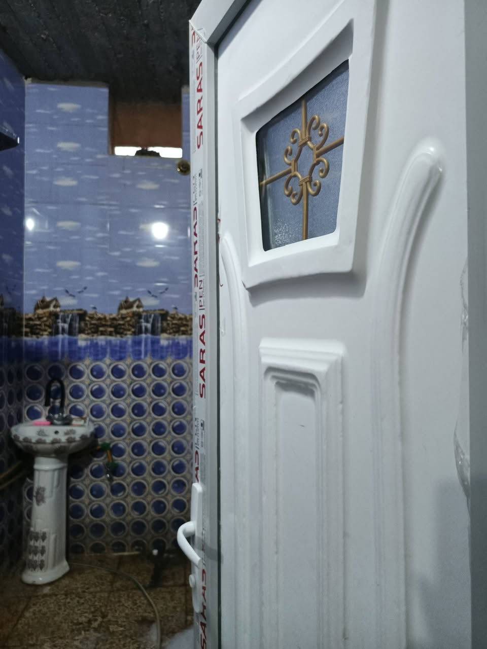 بيت مساحته ٢٧٥ حديقتين وطرمة وحمام واستقبال ومطبخ و غرفتين الطابق الاول والطابق الثاني غرفتين وحولي وحمام وسطح وسطح ثاني رقم الهاتف***********
