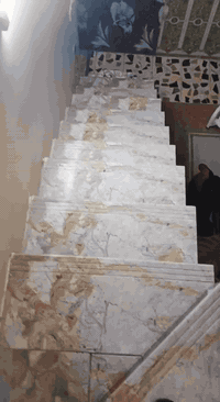 مشتمل للبيع مساحة 63 متر زراعي خدمات مي  وكهرباء  ومجاوري  والتبليط تمت الموافقة للمباشرة باكساء الشوارع   مال المنطقة   العنوان الشعب خلف الجمعيات المدخل المقابيل الجامع المحترك خلف السدة اول  فرع  على اليمين ثاني قطعة ع الشارع العام كما موضح بالصور   بالاضافة ماكو  بيوت  مقابل البيت دونم فارغ
عرض الفرع 8   اي استفسار الاتصال على الرقم ***********
 مكلف بالنشر
