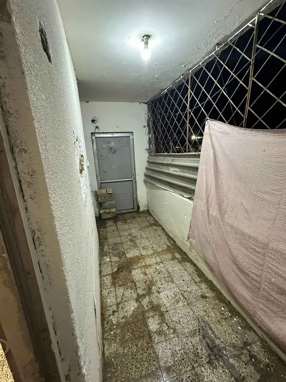 شقه للبيع في مجمع القعقاع مقابل حي الموظفين
طابق ثاني عماره رقم 8 
تتكون من غرفتين نوم صاله مطبخ صحيات مناور تحتاج ترتيب بسيط السعر 25 وبيها مجال بسيط تفاصيل اكثر 
***********
***********
