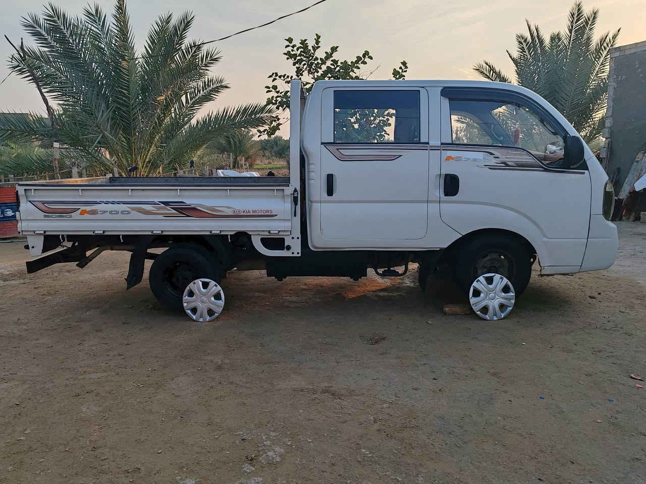 يا الله السلام عليكم بيع مستعجل 
كيا دبل قماره مكفوله كفاله عامه 
موديل ٢٠١٣ 
مكينه ٢٧٠٠ شرط لا تبخير ولا تنقيص 
الكير مشروط الاكسل مشروط تخم تاير جديد
كهربائيات كلها شغال  ماناقصها شي تدفأه شغال 
التبريد يحتاجله صيانه 
السعر ١٢٧ ورقه
الاتصال على الرقم ***********
