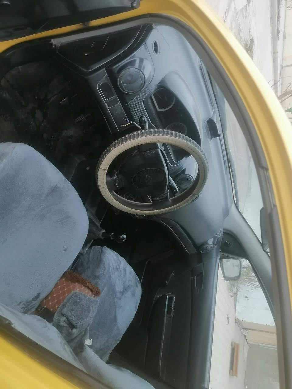 سلام عليكم افيو موديل 2008 سنويه ال 27مصفرهيه غرامات  مكينه  1600 كيررر حداد جديد مكينه مسكر وكيرر عادي خليجي بيه جاملغ سعر ٤٥ بيهامجال مكان السياره الديوانيه ***********
