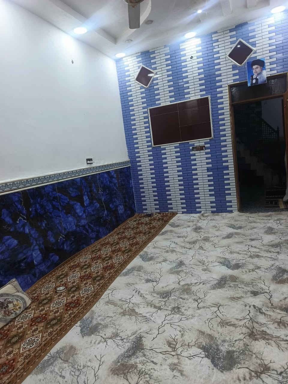 ياالله
سلام عليكم
البيت البيع طابو صرف
مساحه((200)) متر بناء حديث
يحتوي على استقبال وصاله ومطبخ
وغرفتين نوم صحيات داخليه و صحيات 
خارجيه طابق ثاني غرفتين نوم وصاله 
الماجديه سيد عاشور قرب ٤سايدات سيد جميل استفسار اتصل ((***********) (
((***********)) اخوكم أبو عراق....
