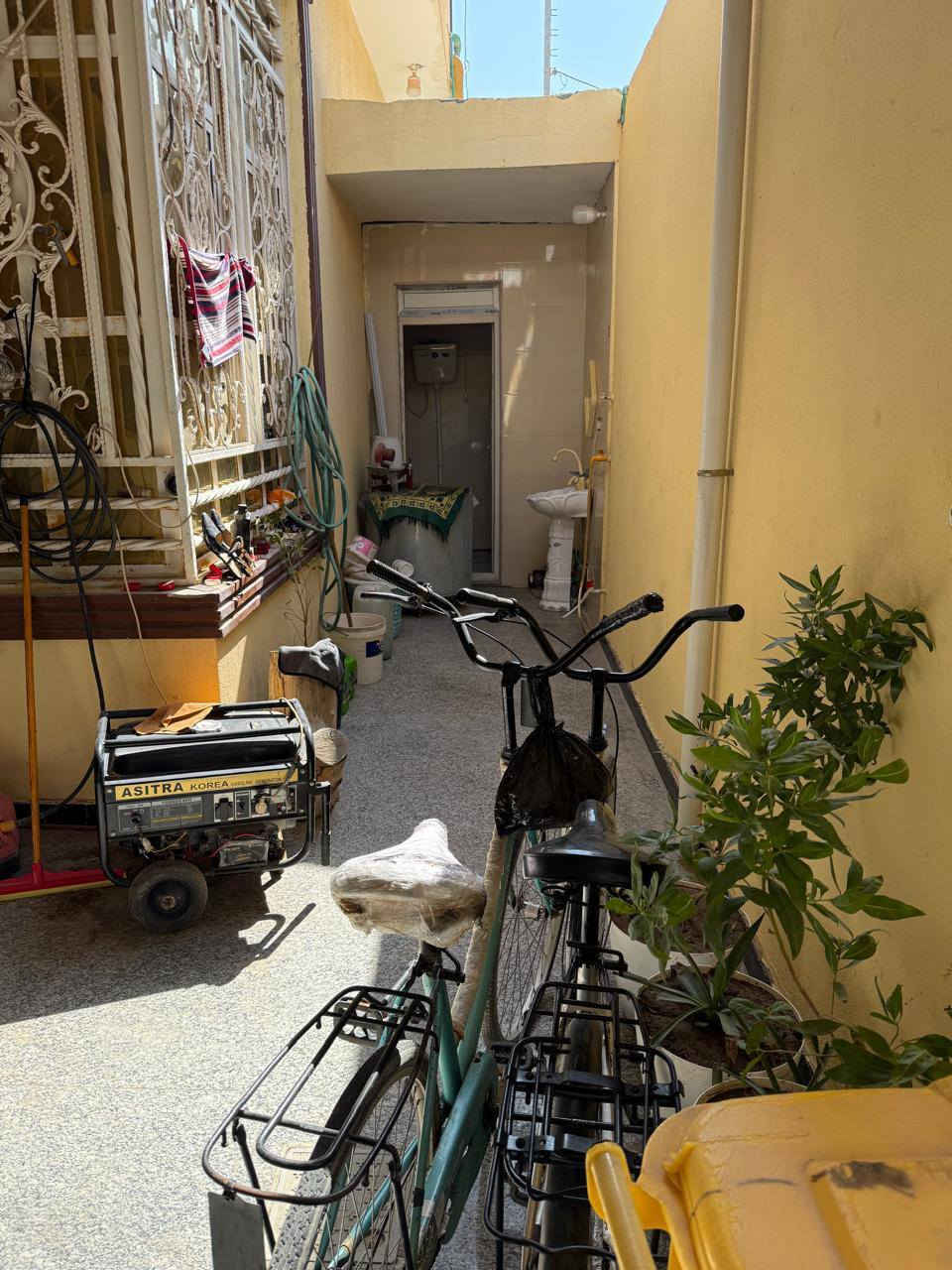 بيت مساحه 210 طابو زراعي عراقي
العنوان بشارع حسينيه داود العاشور 
شارع البيت ٨ متر 
البيت متكون من 2 غرف + صالع +استقبال+ كراج +حديقه البيت بناء حديث كامل من كلشي
***********
***********
@إشارة
