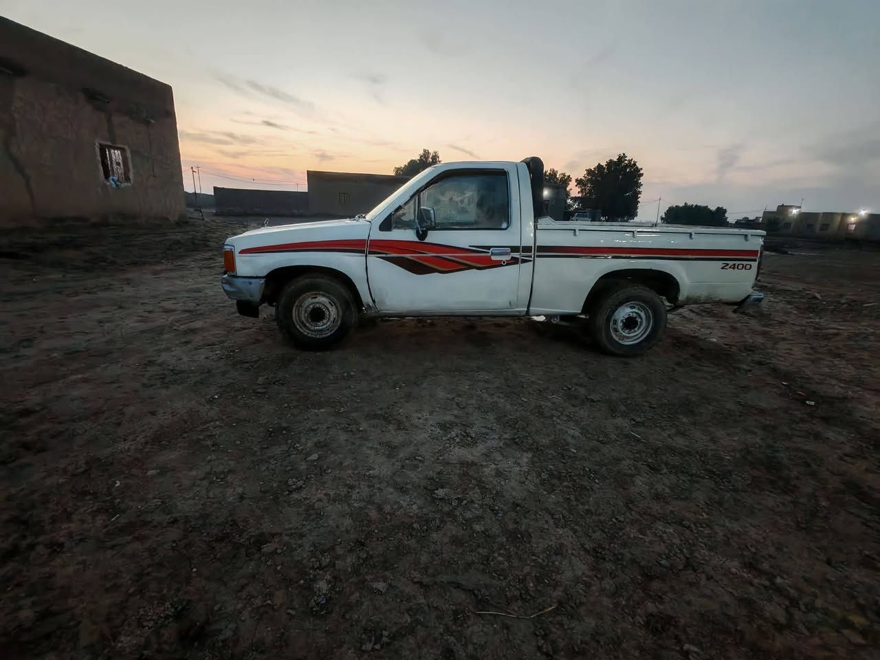 السلام عليكم للبيع نيسان 92 رقم مثنى مشروع وطني محرك وكير وشاصي على شرط سياره حلوه نضيفه جاهزه من كلشي مالت جناي نضيفه ترايك وين ماتريد سعر 27وبي مجال. مكان سماوه الخضر ***********
