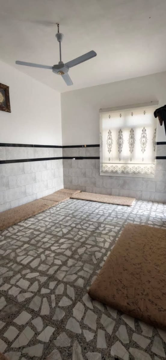للبيع للبيع دار سكني ملك صرف طابو الزهورشرط الوكاله والتحويل مقابل البيت حديقه المساحه ٣٠٠ م / مساحه البيت  / 100 م مربع ركن طابقين/ طابق ١غرفه نوم وهول واستقبال وصحيات ومطبخ وكراج وطابق ٢غرفتين نوم وهول وصحيات وسطح الموقع الموصل الجانب الأيسر حي السماح الثانيه التقطيع الجديد خلف دائره الكهرباء السعر ١٣٠مليون  وبي مجال /  للتواصل والاستفسار:
📱 *********** / زين 
📱 *********** / كورك 
📛 ابو ياسر للعقارات / نستقبل جميع العروض في احياء الموصل /
▪️ سكني 🏡
▪️ تجاري 🏬
▪️ دواَنم وأراضٍ استثمارية 🌟
