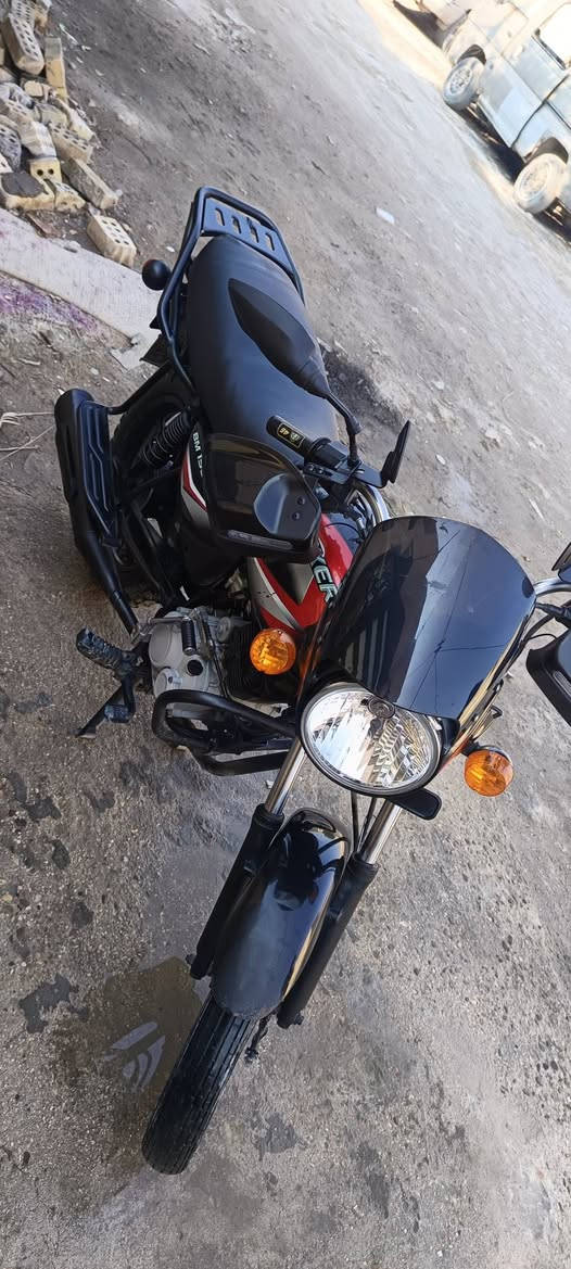 دراجة بوكسر 2021 كلاسك مكفولة مكينة ناعمة تخبل اوراق كاملةلايت دبل رماش كفرات نظيفة السعر مليون و100مكاني بغداد ***********4
