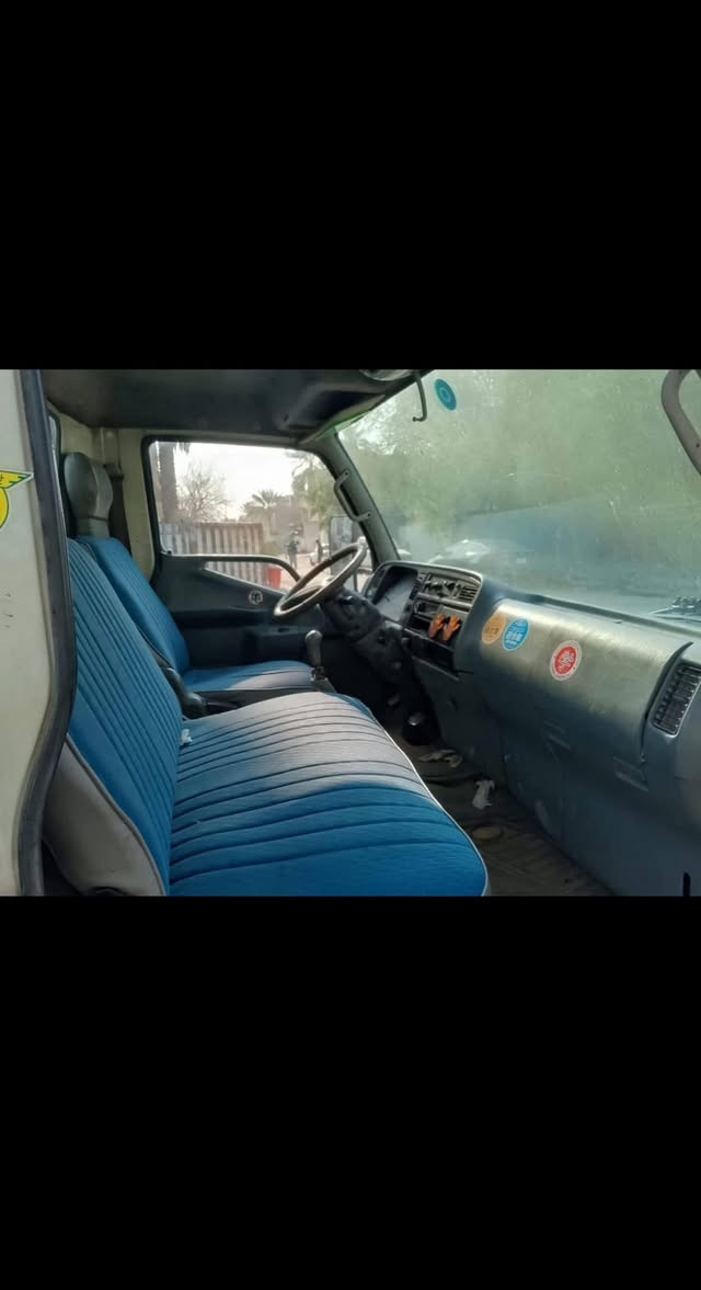 السلام عليكم 
كنتر مستبوشي للبيع 1997 
السياره نضيفه وحلوه ( محور) 
طول البدي  4 امتار ونص للأستفسار اكثر ***********
