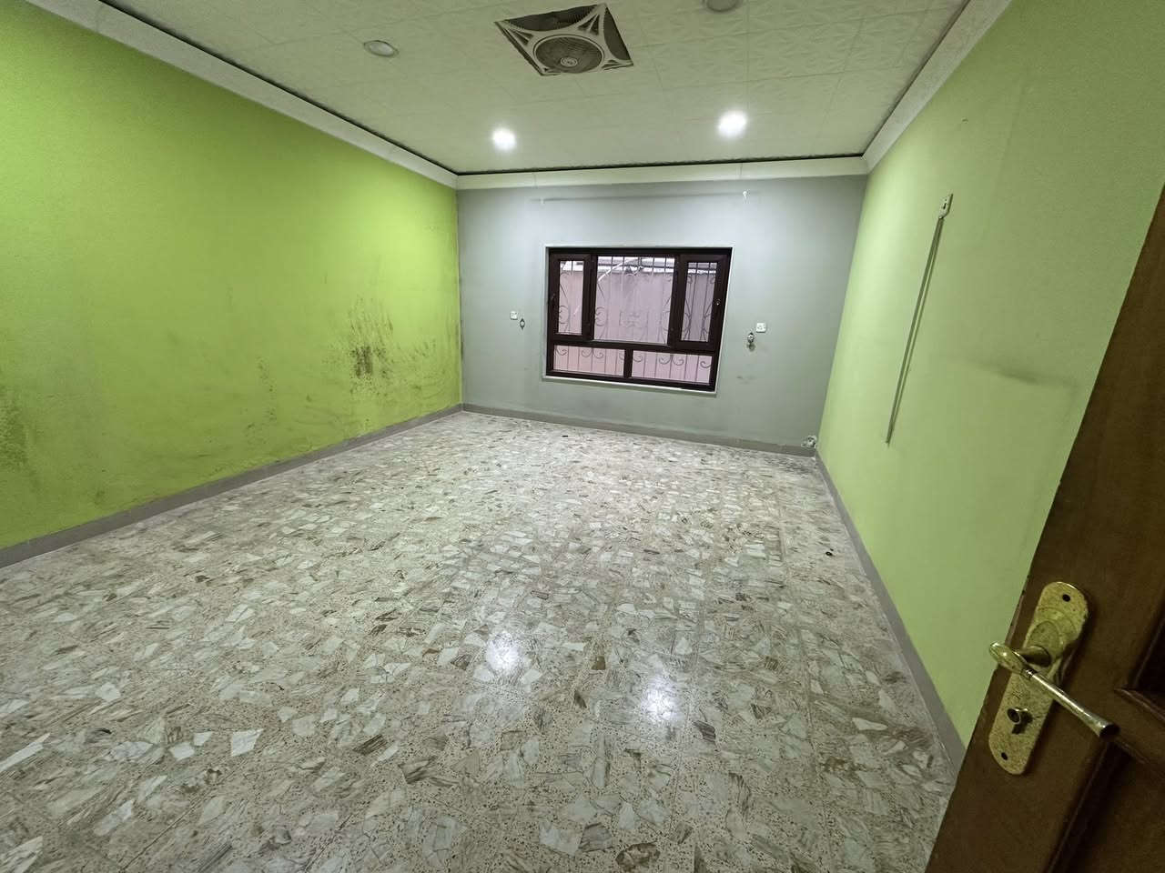 ______ أستقبال للعقارات ______
دار للبيع متكون من طابقين بناء حديث 
العنوان / طريق بغداد / خلف دائرة الصحة 
المساحة / 270 متر الواجهه 10 
عنوان المكتب / شارع المحافظة القديمة / قرب مطعم فيغاس 
للاستفسار / ***********
