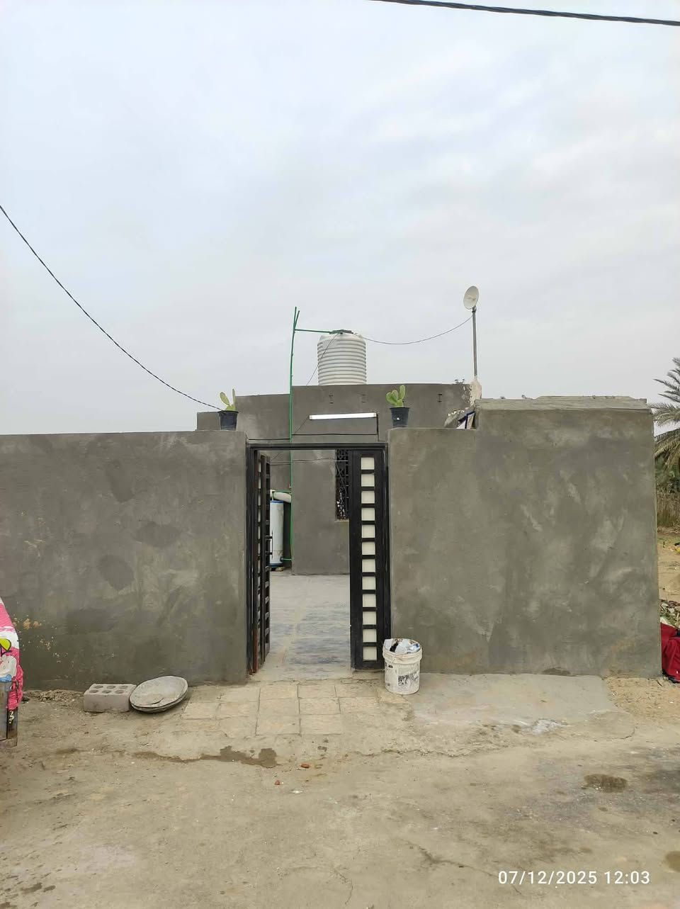 سلام عليكم بيت للبيع زراعي 120متر متوفر تبليط للباب مجمع سومر سكني يم جسر جديد يم حسينيت ابو حسنين عويزه غرفتين ومطبخ وصاله وصحيات خارجيه وداخليه وحمام داخلي متوفر ماء وكهررباء سند 25 رقم *********** سعر 22
