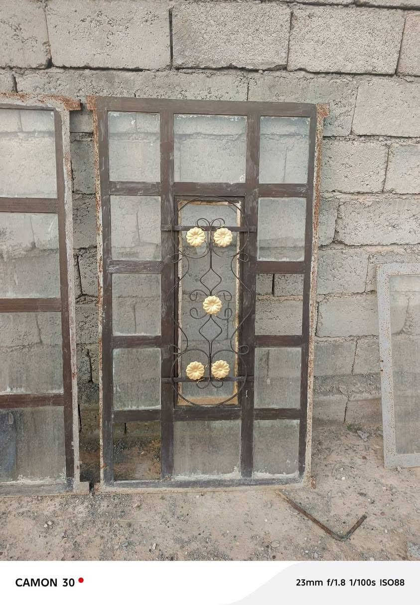 اسلام عليكم شباك 2 ثنين باب🚪للبيع السعر 75 بي مجال رغم الهاتف ***********
