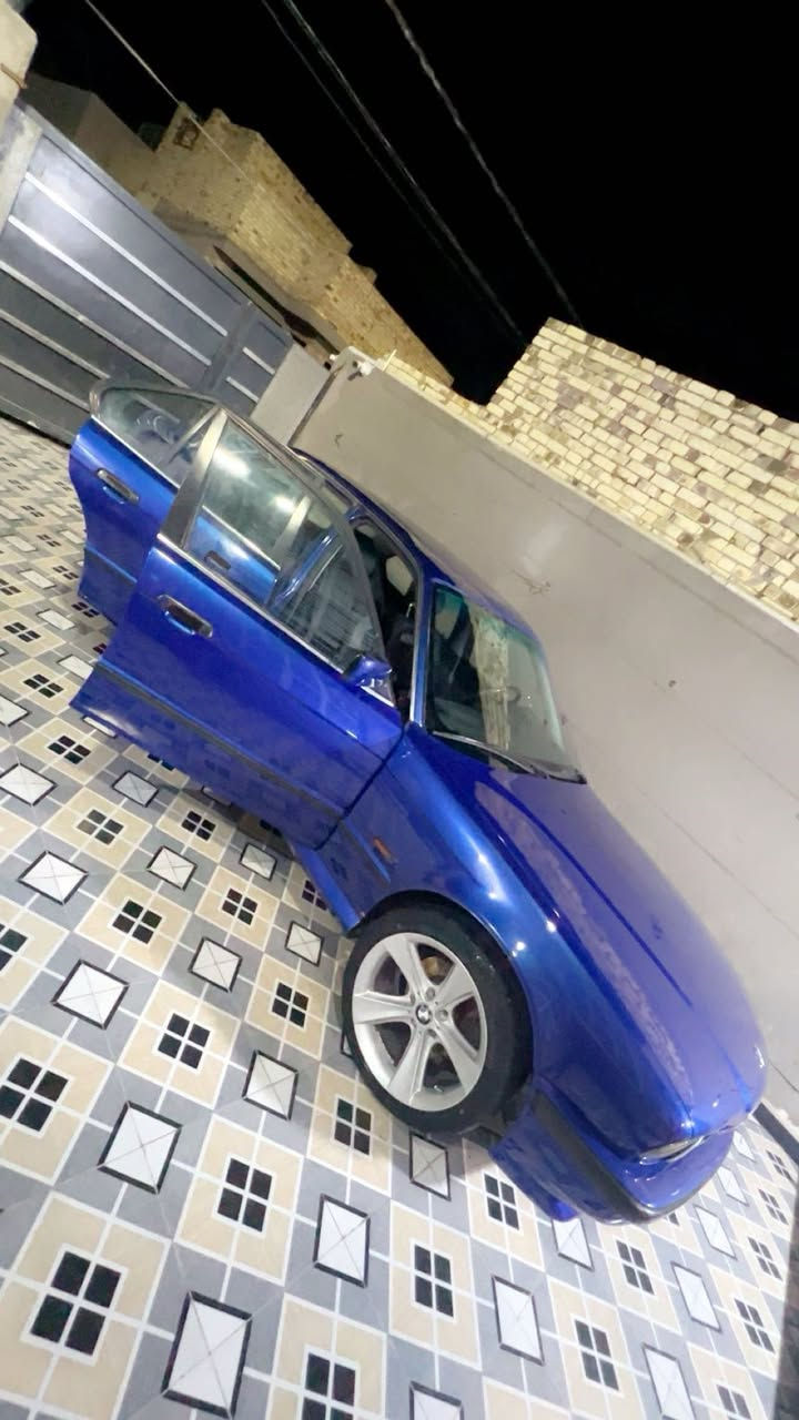 السلام عليكم من رخصت الادمن بي ام 525 بيع مستعجل رقم بغداد موديل 89 محدثه 95 كير عادي جا هزه السياره بيه نقص بس كمبريسر تبريد ينزل من سعره 65 وبيه مجال للاستفسار ***********
