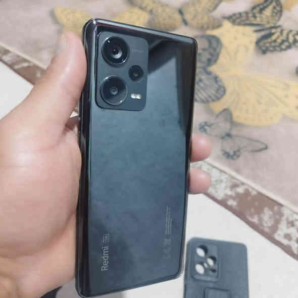 ريدمي نوت 12برو بلس 5Gذاكرة 256جهاز نظافه 100/100جهاز عملاق يشغل الالعاب باعلى دقه وشاشته سوبر اموليد عاليه الدقه تدعم 120هيرتزوسماعات الجهاز ستيريو دبل سبيكر وكامر روعه يصور بدقه عاليه يصور بدقه 4K الجهاز جديد ومكفول
مكاني البصرة الحيانيه 
***********
السعر 200 البصرة
