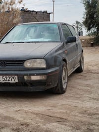 كولف تك باب للبيع موديل ١٩٩٣ محرك ١٨٠٠ گير عادي ٥ نمرة گير مكينة مكفول...