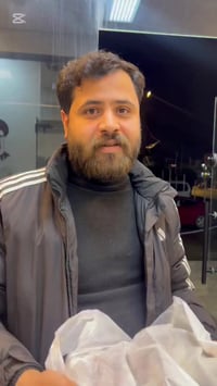 سعر. الإعلان ٢٥ الولد كاعد وعندة اطفال.  و٢٥. علاج. والله.  للحوم. الر...