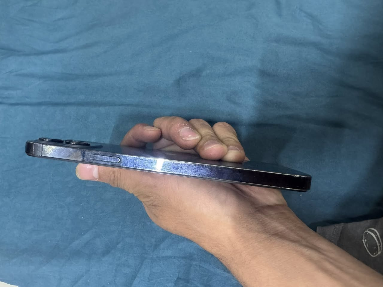 ايفون 12برو ماكس ذاكره 128 بطاريه 100 مبدله جهاز نضافتو زينه مبدل شاشه وبطاريه وكامره x5بيها شويا وصخ للبيع لون نيلي تك سيم للتفاصيل اتصال *********** جهاز اصلي نموذج MAA فيس ايدي شغال
