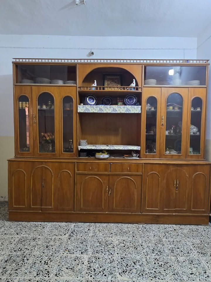 السلام عليكم عندي معرض كبير تكمه خشبه كلش قوي واصلي رايده ٤٥٠ مكاني الانوار شرط تجي وتشوفه بعينك ممتواجد عل فيس رقمي ***********
