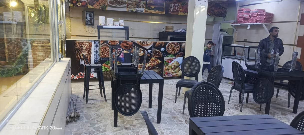 مطعم متكامل للبيع 
كامل متكامل بدون اي نقص 
اثاث كامل ديكور وسقوف ثانوية  اي شي متحتاج
 مع بيج 3،4 متابع المطعم يباع بسبب ضروف عائلية 

قلاي كنتاكي 
قلاي بركر 
شواية سمك فحم 
شواية دجاج غاز 
فرن ييتزة 
ثلاجة 
مجمدة
 ميوزة وكراسي 
شواية كص نوعين 
ميز تحظير 
ميز تحضير للاكلات الغربية 
حماية كنتاكي 
حماية ريزو 
ميز كاشير 
حوض سمك 
كاونتر مطبخ 
سنك 
مغسلة ثنائية 
صحيات داخلية 
بردة 
جام خانة
 ميز تحظير للشوي الاسماك 

📞
الديوانية ام الخيل ساحة الاحتفالات مقابل مدرسه نوبل الاهلية 
***********
