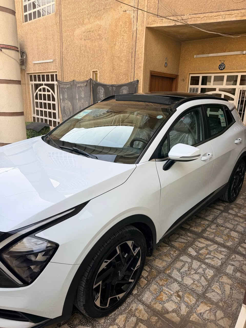 السلام عليكم 
للبيع كيا سبورتج 2022 فول 
بصمة بانوراما حساس امامي وحساس خلفي كامرا دوارة رادارات جانبية بالمراية انارة ترحيب مري كهرباء صندوك كهرباء وشفتات ستيرن وفول تحكمات شاشة ابل كار بلي واندرويد اوتو منافذ شحن تايبسي وشاحن وايرلس تبريد بيانو ومناخ منفصل لايت زنون عدسات ولد نهاري led ويل كب حجم 19 
كشافات زنون نظام نزول منحدرات واتو هولد وهاندبريك بصمة ومودات قيادة تدفئة كشنات وستيرن هيتر 
السيارة خليجي بدون قطرة صبغ كفالة عامة والسونار موجود بيها فقط بيدي ار كد اصبعين اباب السايق وبالجاملخ الخلفي 
ماشية فقط 35الف كيلو متر حقيقي 
رقم اربيل الجديد
السعر 205وبيهامجال 
للاستفسار ***********
*********** 
متواجد فيس وواتساب بغداد, العراق
