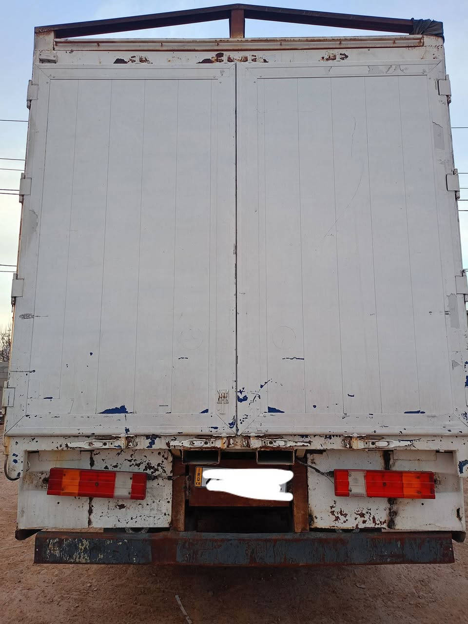 بدي للبيع اوربي كاعيه خشب صفاح فافون باب دفتري فافون طول 740/رتفاع 250/عرض 255/اي استفسار ع رقم //***********
