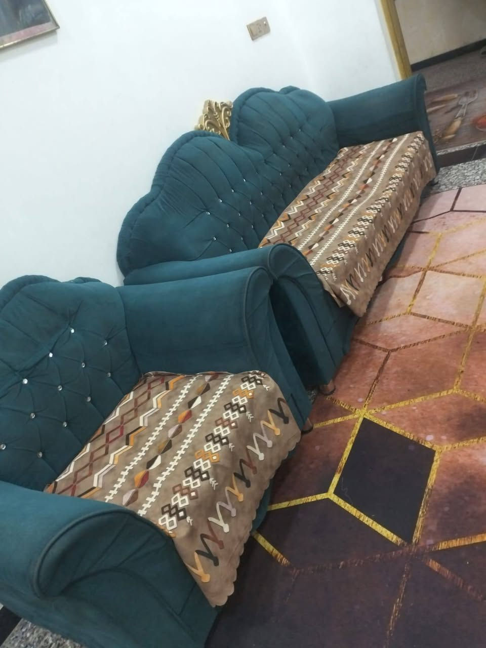 السلام عليكم تخم للبيع 10 مقاعد نضيف مستعجل عل بيعته سعر 125 مكاني بغداد بوب الشام رقمي ***********
