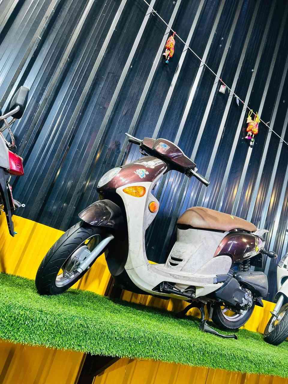 سلام عليكم دراجه فله للبيع 2014جكمجه الي مرغوب بل سوك دراجه ما صار هواي من نازله من رمبه دراجه بعده بحالت الوكاله مكينه كفاله عامه وكفرات هم كفاله عام دراجه خير من الله مكاني بغداد مدينه الصدر السعر 1200 
الرقم ***********
