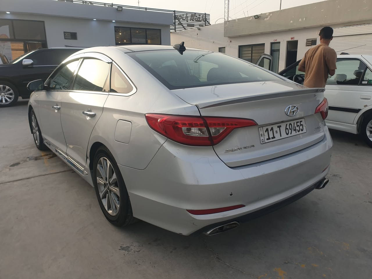 السلام عليكم سوناتا للبيع ورارد امريكي موديل ٢٠١٦ حادثها بنيد مبدل وبيه جاملغين صبغ وبه صبغي بين الجاملغ والباب يم قبق البانزين موجود السونار بل منشور وصور الضربه مال امريكه هم بل منشور السياره فول واحد على واحد مكينة ٢٤٠٠ مكاني بغداد السعر ١١٥ وبيه مجال ***********
