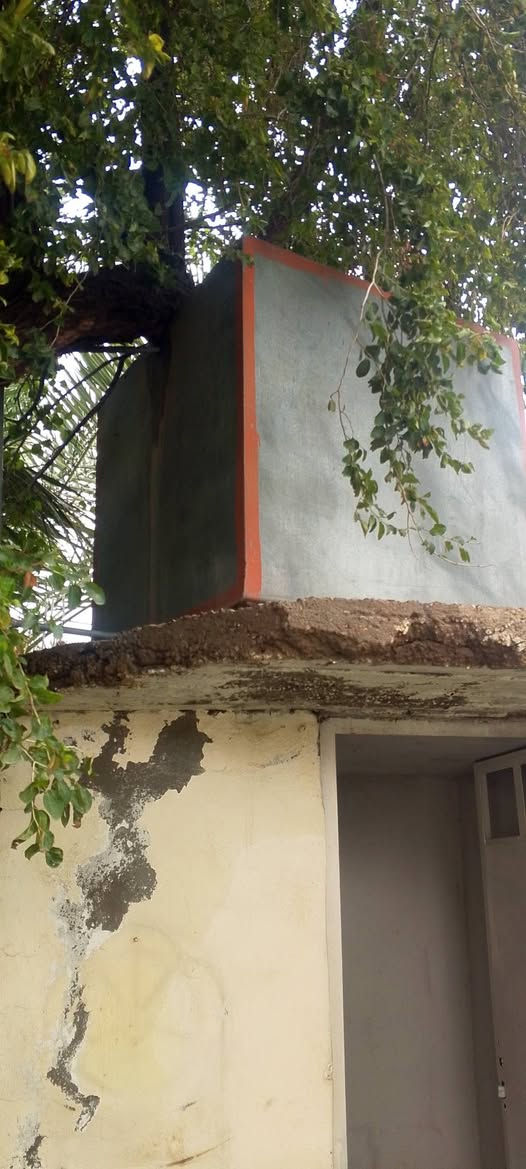 السلام عليكم غراض للبيع 
1-تانكي حديد 2-مجمدة بيها ليك 3-مغسلة نظيفة 4-ماطور ماء 5-تانكي بلاستيك سعة الفين لتر نظيف بعقوبة بهرز فقط واتساب او مراسلة الصفحة ***********
