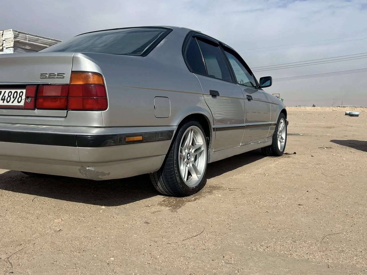 السلام عليكم بي ام مديل 1993محرك مسكر525تبريدحداده تخم تايرسياره مانقصه شي جاهزه من كلشي وين مايعجبك سافربيه ***********سعر75البصره الزبير
