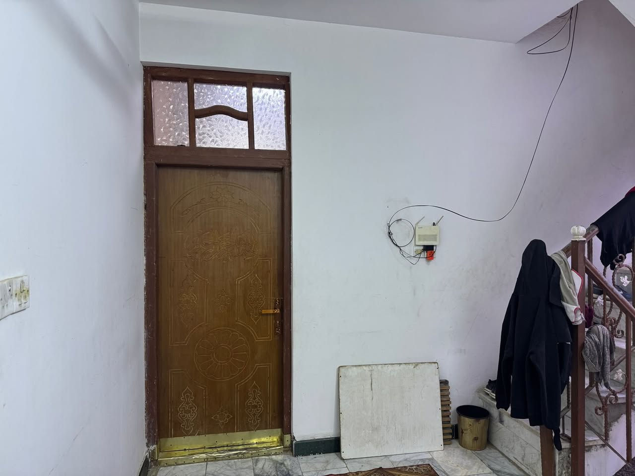 السلام وعليكم بيت للبيع مساحه 75متر
بناء حديث طابق الاول غرفه وصاله ومطبخ واستقبال وحمام وترك والطابق الثاني غرفتين نوم وصاله وحمام
طابو صرف  السعر والاستفسار ***********
البلديات فرع لحوم البركه
