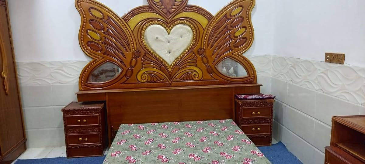 سلام عليكم غرفه طابقين 6ابواب عراقيه نضيفه مستعجل بالبيع
المكان كربلاء شبانات 
السعر 500 بيها مجال 
لتواصل واتساب او الاتصال ***********
