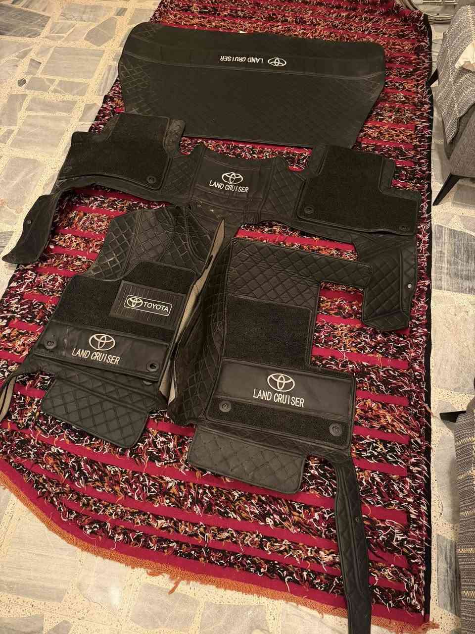 السلام عليكم دوشمه مال لاندكروز موديل ٢٠٢٤ ترهم جميع موديلات استخدام كلش قليل للبيع 
*********** بغداد
