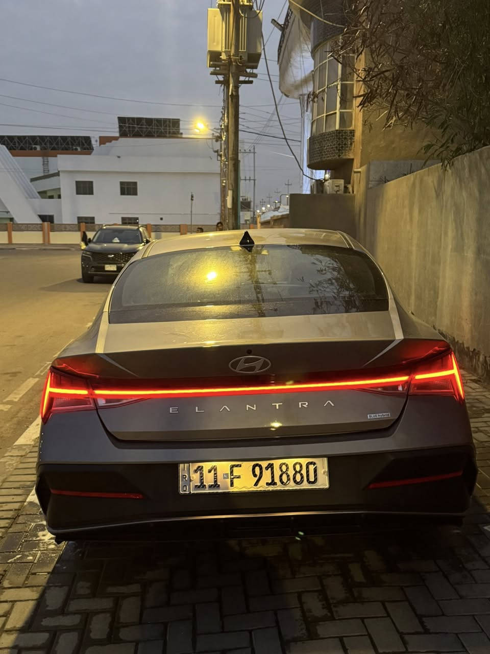 النترا أمريكي تقرير تعمل وتسير
. بصمة تشغيل عن بعد 

. كاميرا خلفيه 

.رادار امامي وخلفي 360درجه

.قياده ذاتيه مثبت سرعة 

.ثلاث انظمه قياده 

.سايد بريك دكمه 

.تحديد مسار توقف ذاتي 

رقم بغداد حره باسمي تحول ثاني يوم

سياره كفاله عامه ماشيه 17الف ميل بحاله الزيرو 

بصمتين أرضياتها بالصندوك بعدهن بالنايلون حيل جديده 

السياره هايبرد 

مكان السياره بصره

KMHLM4DJ1RU098288

السعر 175$ 

***********
