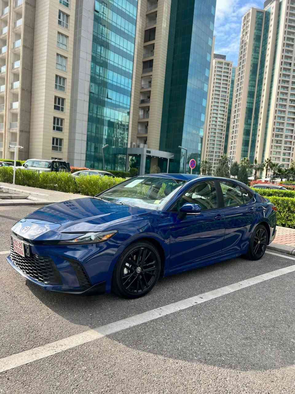 Toyota Camry Hybrid  XSE  2025
تويوتا كامري بانزين وهايبرد 2025
اللون :- حبري 💙
الموديل 2025
المحرك 2500cc
المسافة المقطوعه 1 الف فقط ( زيرو ) 
السعر 214 ورقه 
حادث / جملغ امامي صبغ + ربع جملغ خلفي 🔻
ايرباكات سليمه شركة 100/100 

 المواصفات XSE
• بصمة تشغيل
• بصمة أبواب
• دخول ذكي
• شاحن ويرلس
• شاشة كبيرة
• كاميرا خلفية
• حساسات خلفية
• رادار امامي
• مانع تصادم
• تصحيح مسار
• مثبت سرعه
• مانع انزلاق
• استيرن متحرك
• بريك بصمة
• نقطة عمياء
• كشنات كهربائي
• كشنات جلد 
• اضوية اماميه زنون LED
• اضوية خلفية LED
• ليد زنون نهاري
• ويل قياس 18
• نظام ECO + TRIP
• نظام GPS + خرائط
• 3 أنظمة قياده ECO / Normal / Sport 
• اوامر صوتيه
• بلوتوث
• مدخل USB + AUX

العنوان / اربيل شارع 100 ( معرض اربيل كارس )
للاتصال / واتساب ***********☎️***********
