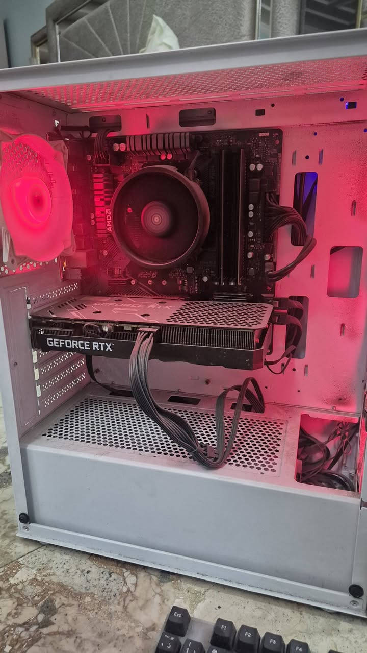 السلام عليكم اخوان
حاسبه ويو بي اس وشاشه للبيع كلهن ٨٠٠ الف (القطعه الزجاجيه ضايعه ) 
يعني الحاسبه تطلع ب٦٧٠ هيج شي ( ما ابيعهن منفصلات)
اخوان اذا سعري ناصي وتنباع بأعلى اخليها ذمة بركبتك تنبهني لان ما متابع السزك صارلي فتره. 
ملاحظة النظافه فول تلخاسبه صارلها ٦ اشهر لعبت بيها مره وحده حالها حال الجديده
المواصفات كلهن بالصوره


**إذا كنت صاحب هذا الإعلان وتريد حذفه لأي سبب، رجاءا أرسل رسالة إلى الدعم الفني**