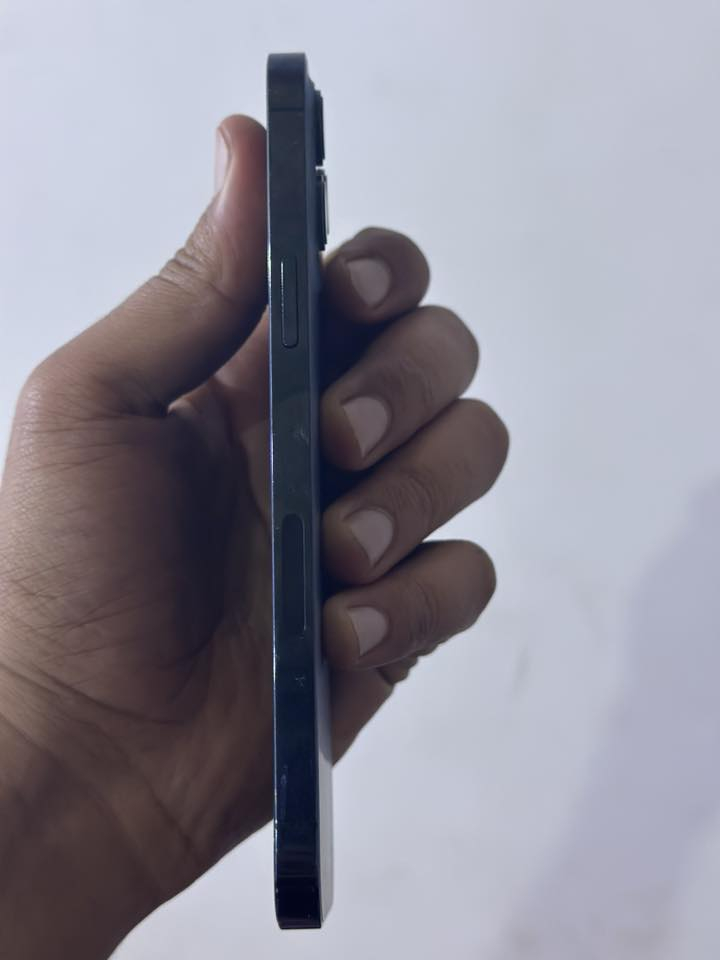 ايفون ١٢ برو ماكس
بطاريه ٨٢ البلاد 
فقط مبدل شاشه وفيس إيدي واقف 
***********
