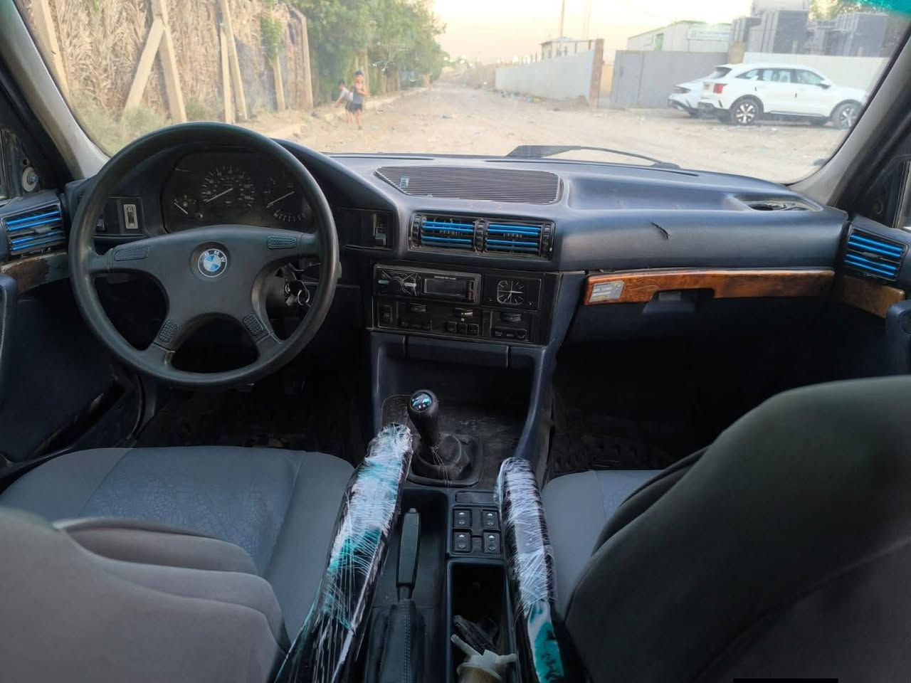 للبيع بي ام موديل ٩١حجم 20 كير عادي  كربلاء مشروع وطني سعر ٣٥$ موبايل ***********  محرك وكير مكفولات  مكفوله من ضربه وتبديل صبغ للجمالية حدادية امامي خلفي  جيده كهربائيات كله شغاله كشن كهرباء فتحه سلايت  مكاني بغداد
