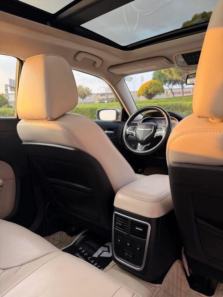 كرايسلر C300 2016 فول مواصفات كلين تايتل
فول مواصفات داخل كريمي اوف وايت
سقف بنوراما بالكامل
كشنات تبريد 
بصمة تشغيل وابواب
مقاعد هيتر 
استيرن كهربائي
مقاعد جلد
تشغيل عن بعد
كير ماوس
بردة خلفية كهربائي
تبريد قطعتين
كشنات خزن
لايتات عدسة زنون
كشاف زنون
لدات امامي وخلفي
سستم سماعات ALPINE
مري كهرباء + مري هيتر
انظمة قيادة وتسارع
فورميكا
السياره فول مواصفات 
مكفولة كفالة عامة والكير والمحرك ايضاً كلها بالشرط 
ماشية 125 الف حقيقي 
تخم تاير جديد السياره مابيها اي مصرف
رقم الجديد باسمي هزة وسنوية كلها جديد 
السعر 238$ وماكو هيج سعر بكل السوك 
مكان السيارة اربيل / ***********
