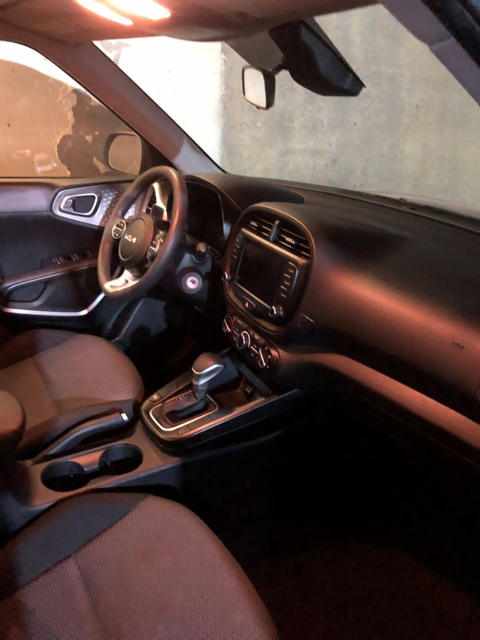 السلام عليكم
كيا صول موديل 2024 ماشيه 800 جاهزه من كلشي و نضيفه و حادثها موجود ضمن الصور السعر 155 و بيها مجال و بدون رقم 
واتساب 
***********
