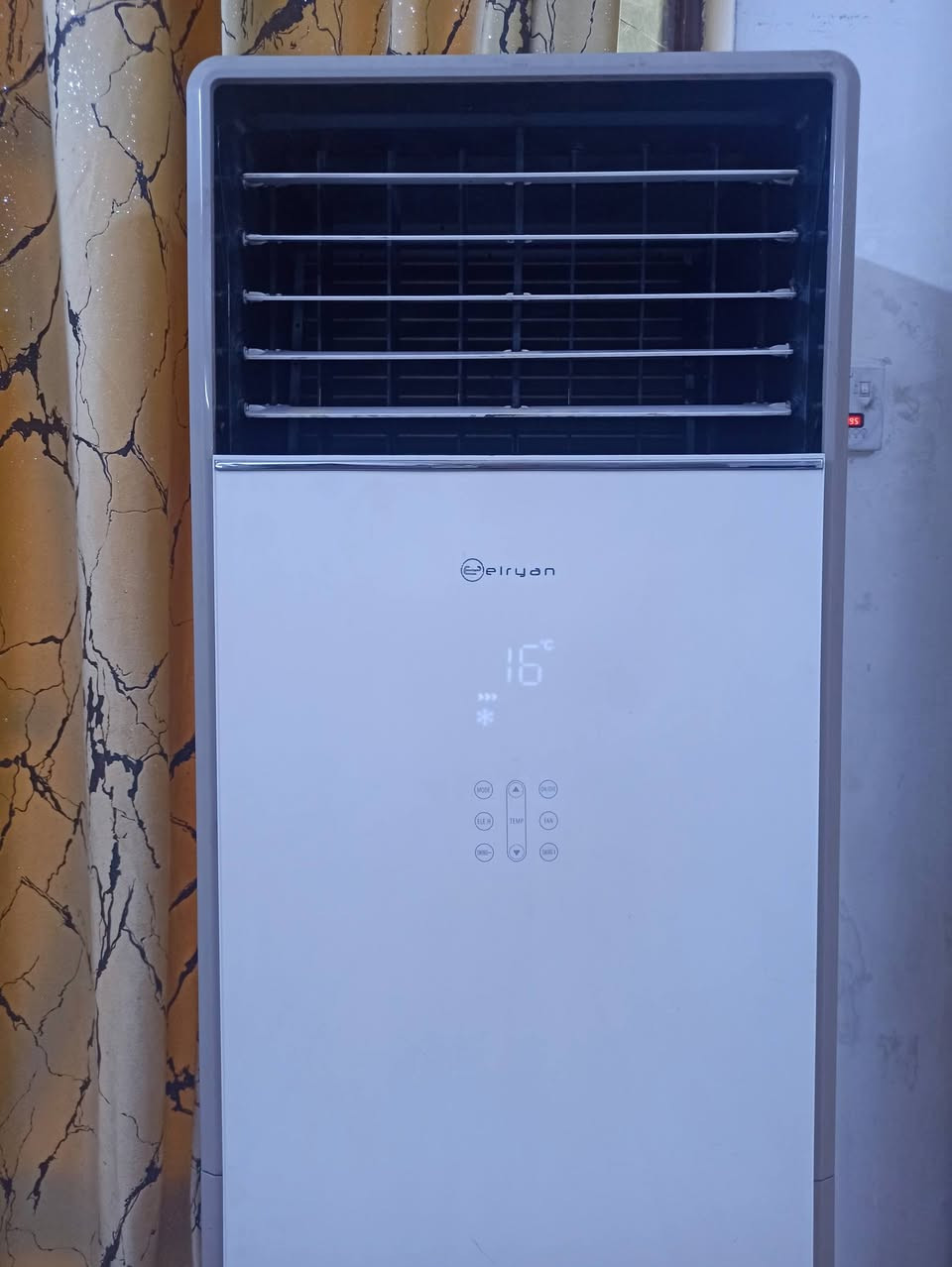 سبلت الريان طنين ونص عادي مو انفيرتر جهاز تدفئة وتبريد ثلج ضاغط T3 بلادي حاليا منصوب وشغال سعره 550 مكاني بغداد بالعبيدي ***********
