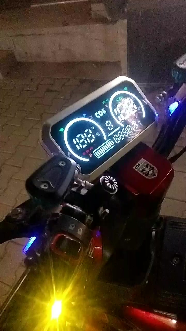 السلام عليكم دراجة X900.  2026 توني مشتريهه بعدهي بجدتهه ما عطلان بيهه شي بوضع الوكيل ملف هايدروليك ملف 2000 مكاني النجف المكرمة  ه‍ ***********
