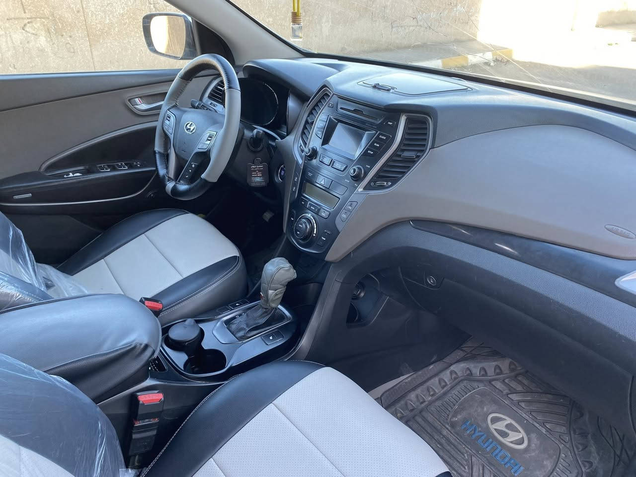 السلام عليكم ورحمة الله وبركاته للبيع او للمراوس هونداي سنتافيا   وارد امريكي مكينه ٢٤٠٠ جي دي اي موديل ٢٠١٤ بغداد بأسمي فول مواصفات حساسات كامره خلفيه اشاره ترحيب اشارة بالمري بصمه تدفئه تبريد كشنات حره تحويل ثاني يوم  حادثه فقط بنيد بأمريكا السعر ١٣٠ وبي مجال بسيط ***********
