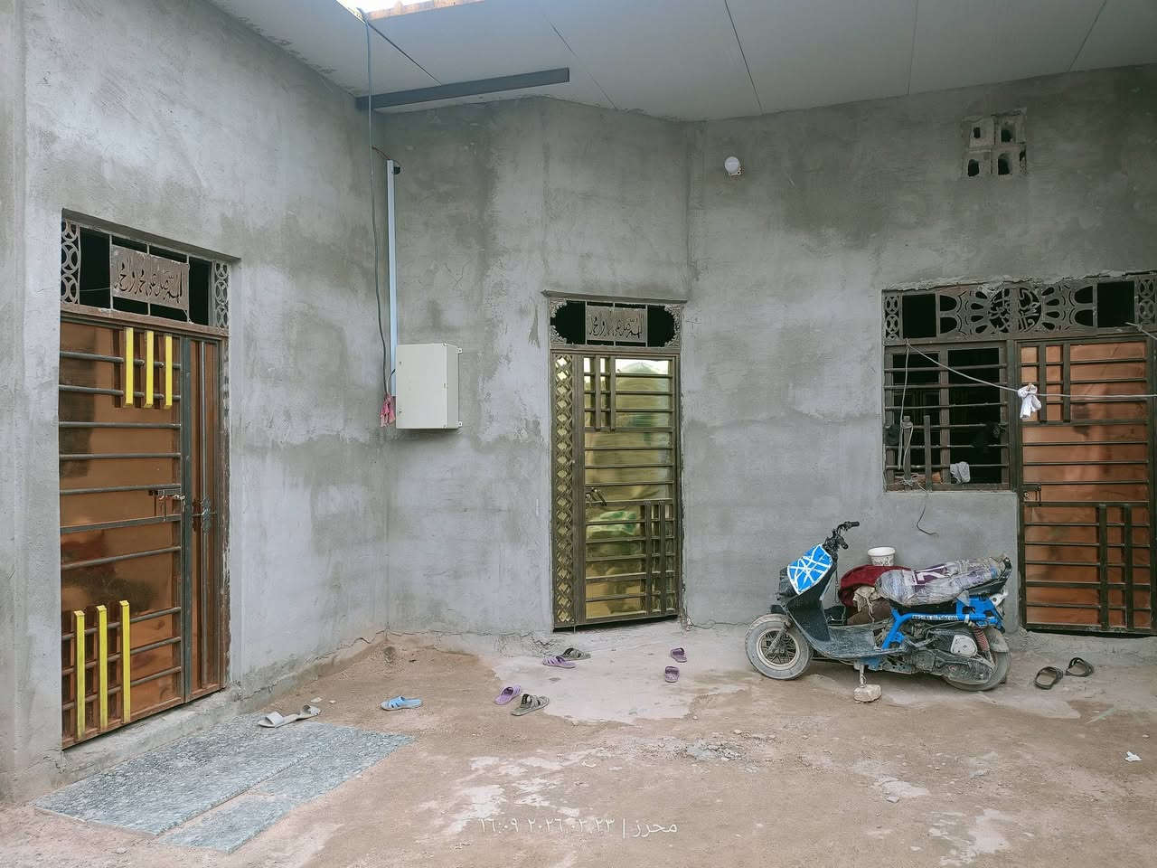 السلام عليكم بيت زراعي لبيع منطقت المكصب شارع 15 
بيت مساحه 250 يحتوي عل 3 قرف وصاله وحمام داخلي ومطبخ وديوان سعر لبيت 50 وبيه مجال ***********
